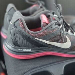 Nike Women's Dual Fusion Black and Pink Sneakers